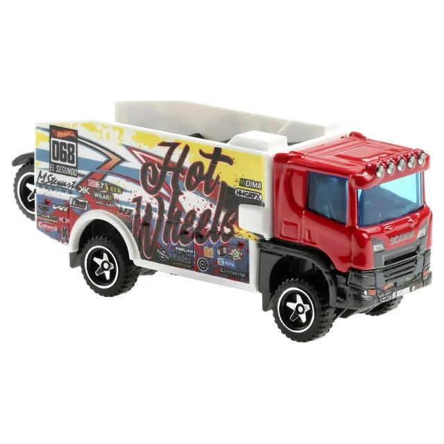 Hot Wheels Trackin' Trucks, 1:64 Scale Racing Rig & 1:64 Scale Toy Car (Styles May Vary)