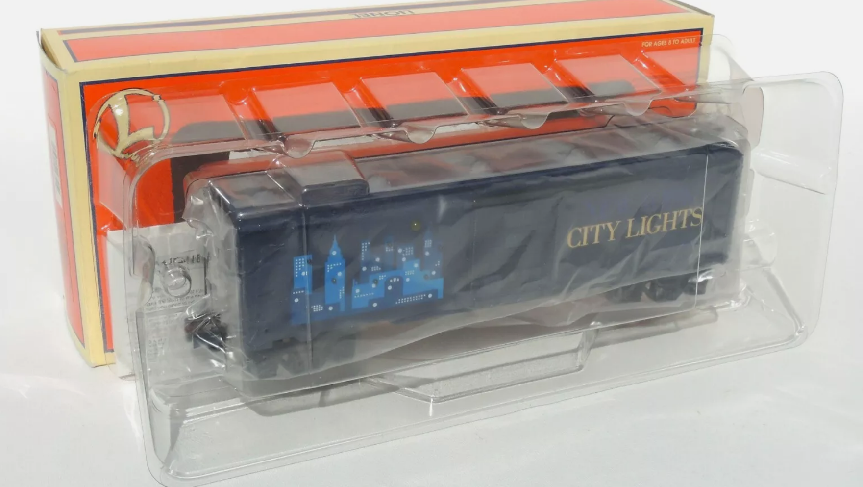 Lionel New York City Lights O-gauge boxcar w/box