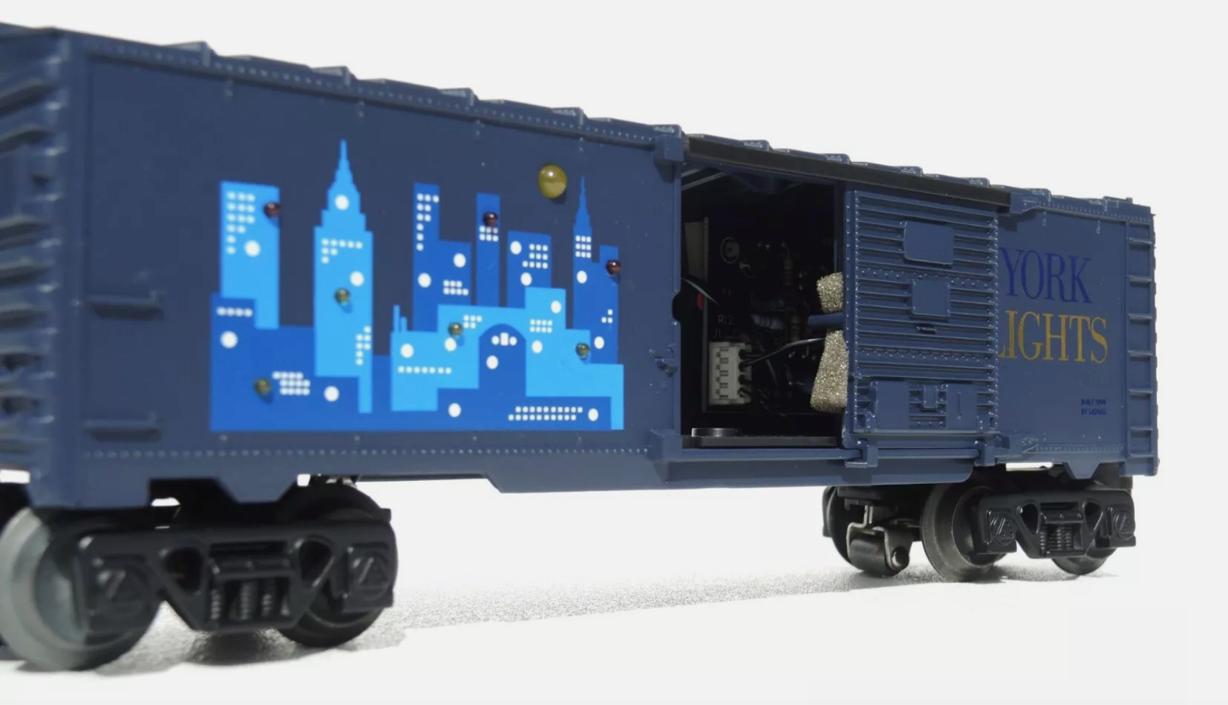 Lionel New York City Lights O-gauge boxcar w/box