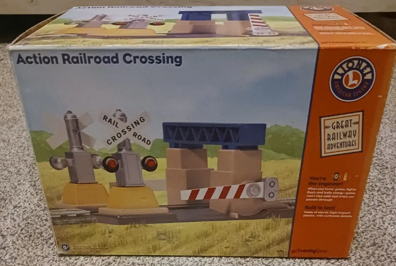 Lionel Learning Curve Action Railroad Crossing, New in Box